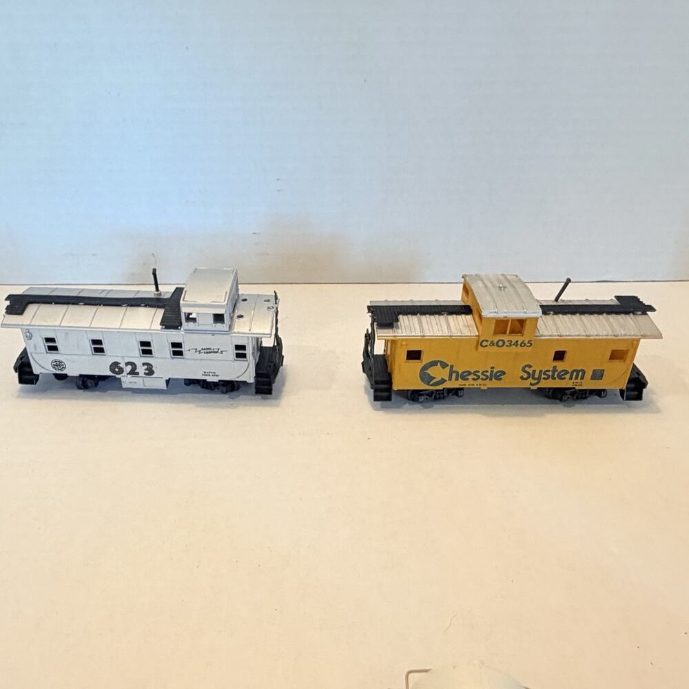 Vintage HO SCALE SET OF 9 LOOSE ROLLING STOCK Car, Tankers Etc - Picture 5 of 11